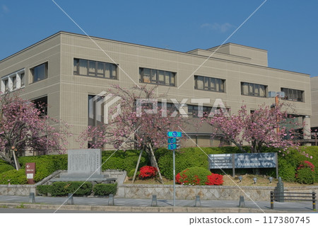 春天的長岡京市立圖書館 117380745