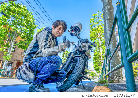 世田谷騎大型美國自行車巡遊豎起大拇指 117381177