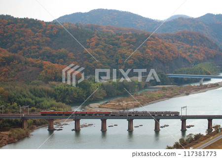 Sanyo Main Line 115 series train crossing the Yoshii River (Okayama ⇔ Aioi-Himeji) Sanyo Main Line 115 series train crossing the Yoshii River (Okayama ⇔ Aioi-Himeji) 117381773