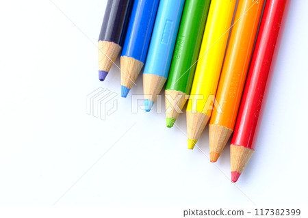 Seven-color colored pencils 117382399