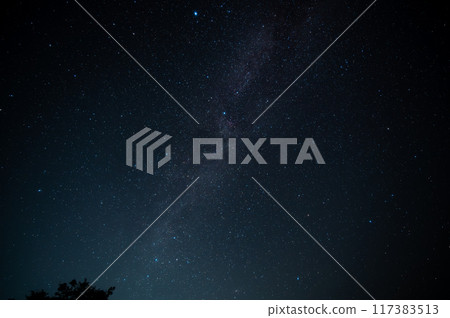 星空,夜空美麗的星系和閃亮的星星 星空,夜空美麗的星系和閃亮的星星 117383513