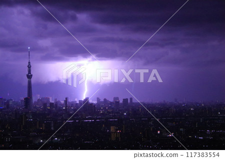 Lightning strikes in downtown Tokyo in the evening 117383554