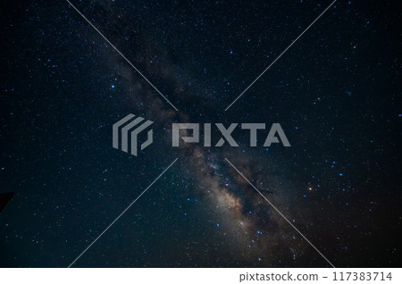 星空與山路：美麗的銀河與夜空風景 117383714