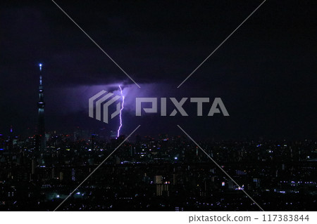 傍晚時分,市中心遭遇雷擊 傍晚時分,市中心遭遇雷擊 117383844