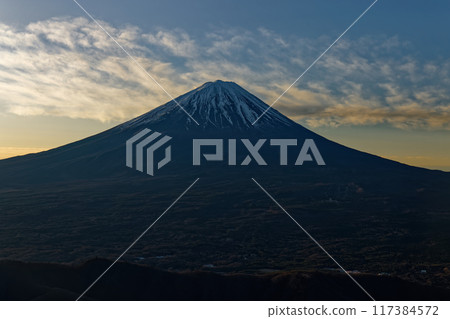 Mt. Fuji in the morning as seen from Mt. 117384572