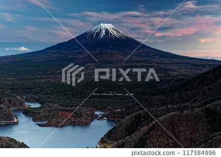 Mt. Fuji and Lake Shoji in the afterglow as seen from Shoji Pass Mt. Fuji and Lake Shoji in the afterglow as seen from Shoji Pass 117384996