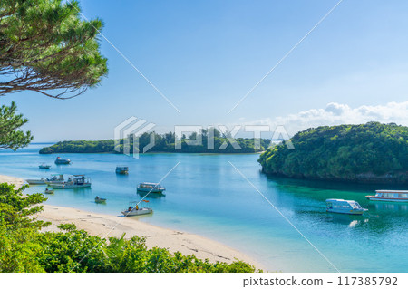 Scenery from the observation deck of Kabira Bay, Ishigaki 117385792