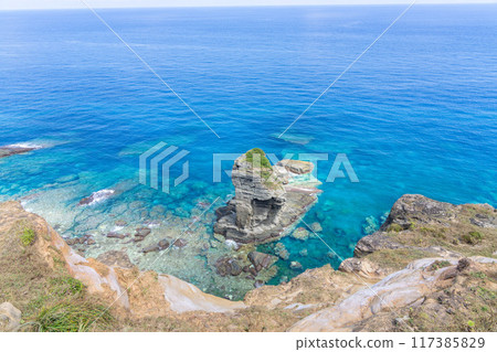 The magnificent view of Tategami Rock in Yonaguni 117385829