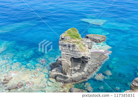The magnificent view of Tategami Rock in Yonaguni The magnificent view of Tategami Rock in Yonaguni 117385831