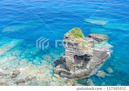 The magnificent view of Tategami Rock in Yonaguni 117385832