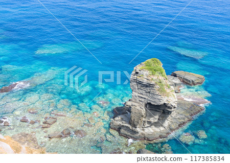 The magnificent view of Tategami Rock in Yonaguni 117385834