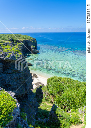 Spectacular views of Rokujo Beach on Yonaguni Island Spectacular views of Rokujo Beach on Yonaguni Island 117385845