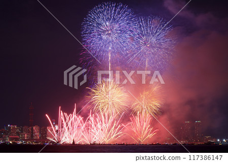 Blue and yellow fireworks from the opposite bank at Minato Mirai Smart Festival 2024 117386147