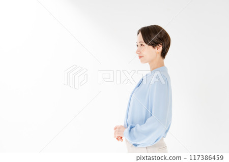 側身女人肖像 117386459