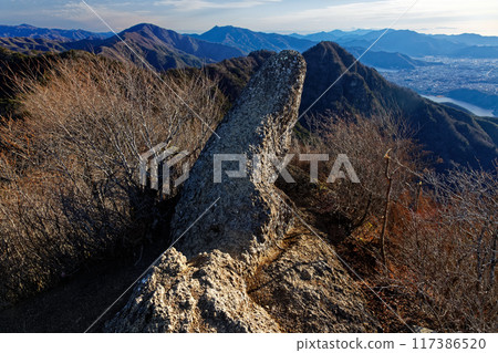 從禦坂山山頂眺望鬼岩和禦坂山河口湖 117386520