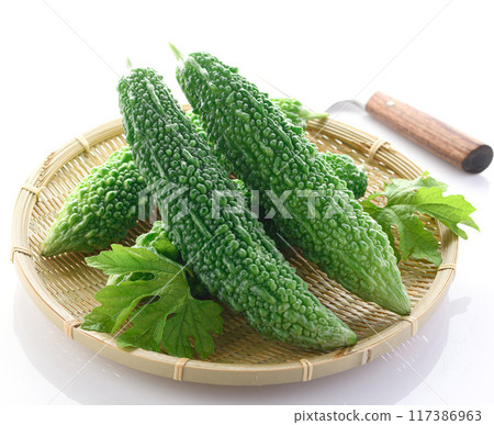 Summer vegetable bitter melon (bitter melon) on white background 117386963
