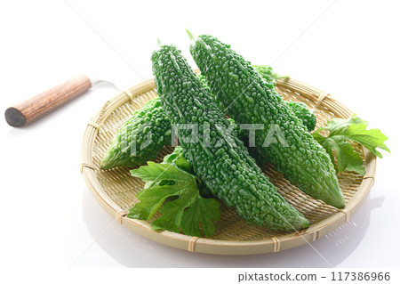Summer vegetable bitter melon (bitter melon) on white background 117386966