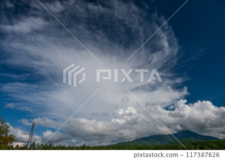 夏天的天空雲彩圖案 117387626