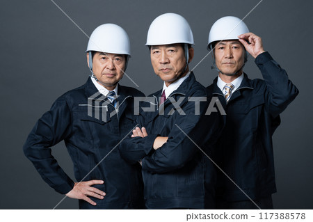 Middle-aged senior worker 117388578