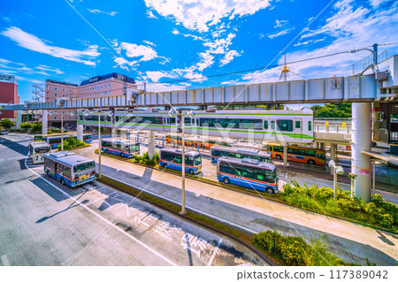 日本鎌倉城市景觀 - 進入湘南單軌電車江之島線大船站的單軌電車視圖（螢幕右側） 117389042