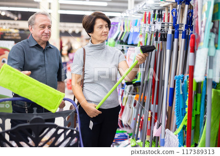 Elderly man and elderly woman choose mop 117389313