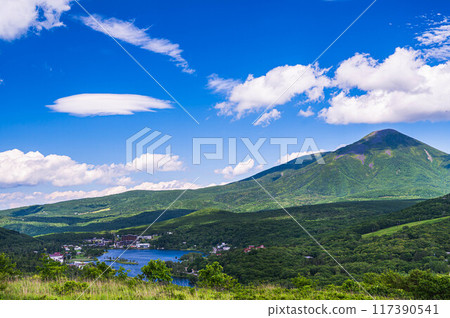 Mt. Tateshina and Lake Shirakaba in summer 117390541