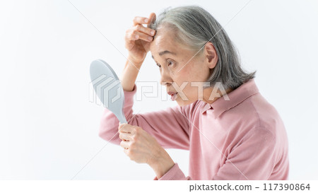 Senior women's hair care 117390864
