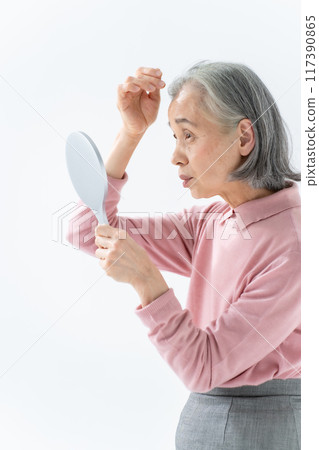 Senior women's hair care 117390865