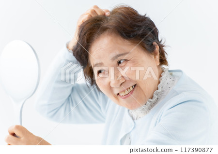 Senior women's hair care 117390877