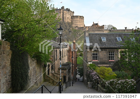 [UK, Scotland] View of Edinburgh cityscape from the Venelle 117391047