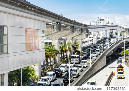 沖繩都市單軌電車安利站 交通擁擠 沖繩都市單軌電車安利站 交通擁擠 117392561