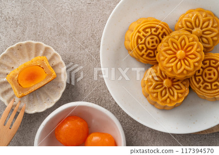 mid-autumn festival moon cake festival top view Mid-Autumn Festival Moon cake げっぺい 117394570