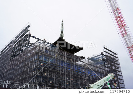 興福寺五層寶塔(奈良縣奈良市)正在進行保護和修復工作 興福寺五層寶塔(奈良縣奈良市)正在進行保護和修復工作 117394710
