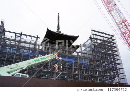 The five-story pagoda of Kofuku-ji Temple undergoing preservation and repair work (Nara City, Nara Prefecture) 117394712