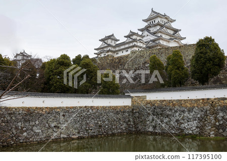 the himeji white castle is famous and beautiful in japan 117395100