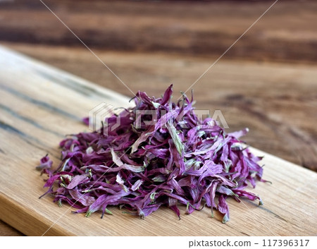 Dried flower petals of Echinacea purpurea, also known as purple coneflower, hedgehog coneflower or echinacea. 117396317
