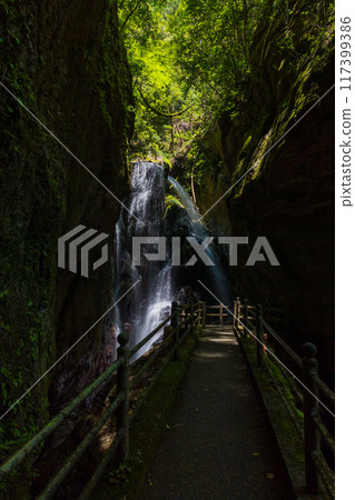 高知縣仁澱川町、鮮綠的中津溪谷（仁澱藍）、雨龍瀑布 117399386