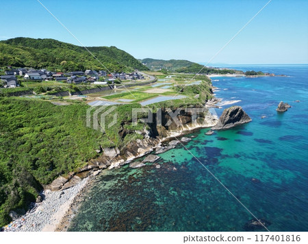 鳥瞰丹後半島屏風岩附近美麗的海岸線 117401816