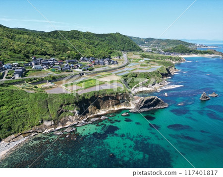 鳥瞰丹後半島屏風岩附近美麗的海岸線 117401817