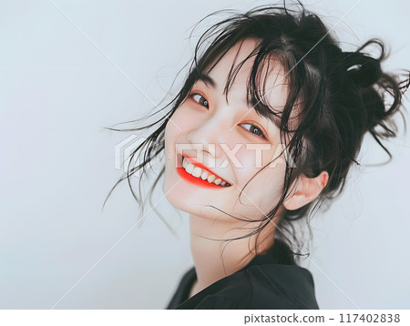 有著迷人無辜微笑的亞洲女人 117402838