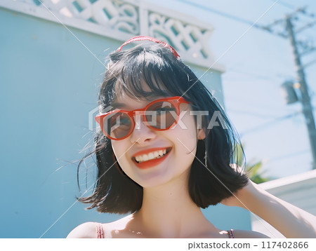 笑容燦爛的亞洲女人享受海灘度假 117402866