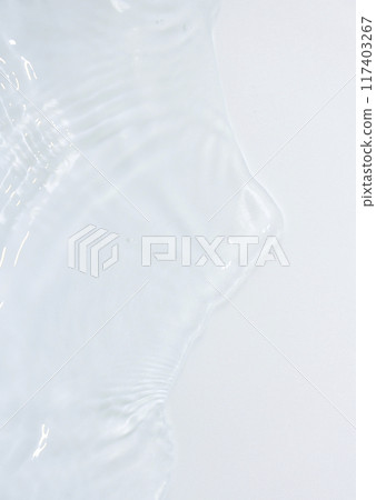 Water and copy space 117403267