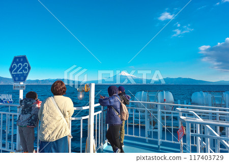 在駿河灣搭船眺望富士山 117403729