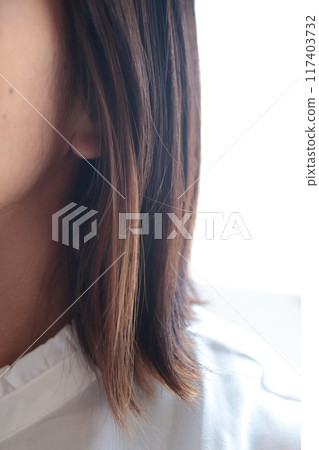 Women who are concerned about hair damage 117403732