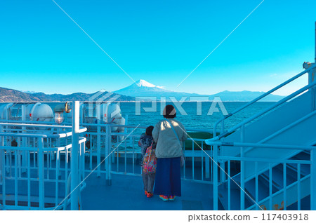 View Mt. Fuji from a boat on Suruga Bay View Mt. Fuji from a boat on Suruga Bay 117403918