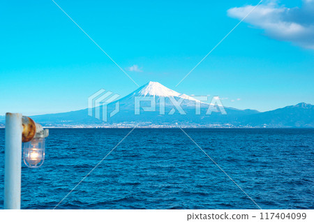 在駿河灣搭船眺望富士山 在駿河灣搭船眺望富士山 117404099