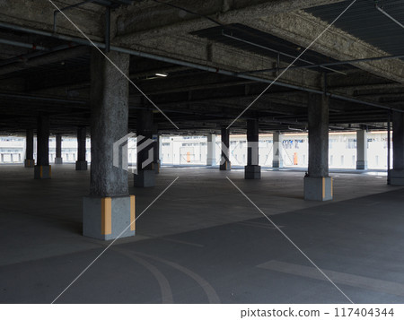 舊商業設施停車場風景 117404344