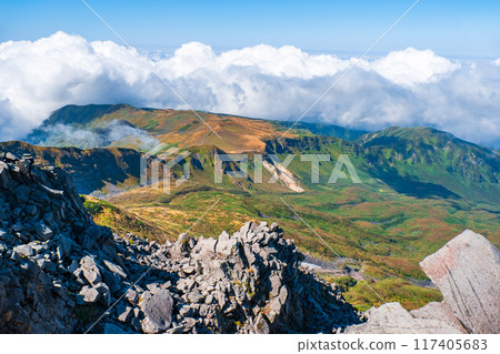 秋季攀登鳥海山：從山頂眺望（新山） 117405683
