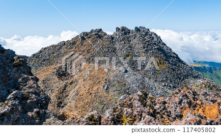Climbing Mt. Chokai in autumn: View of Mt. Niiyama from Shichitakayama 117405802