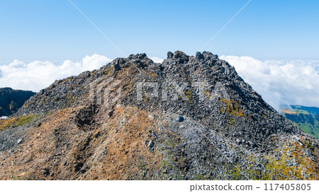 Climbing Mt. Chokai in autumn: View of Mt. Niiyama from Shichitakayama 117405805